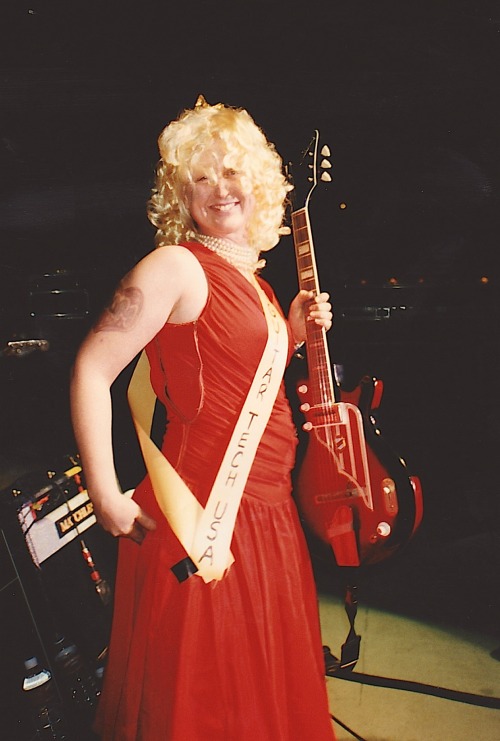 IG guitar tech Sulli in drag for Halloween
1999